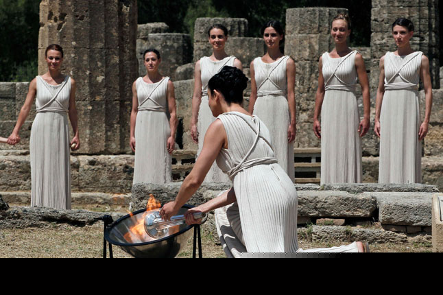 vestal virgins lighting olympic flame
